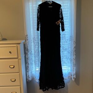 Kiyonna Elegant Black Lace Long Sleeve Dress